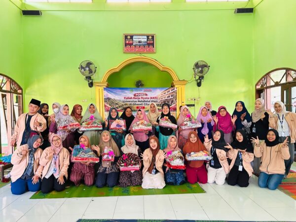 Pelatihan Membuat Hantaran untuk Ibu-Ibu Muslimat/Fatayat